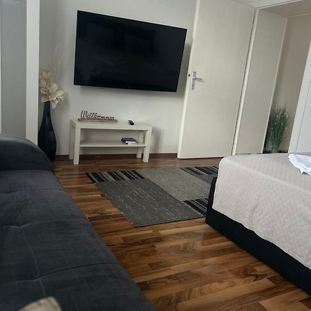 Paower Apartment Wina Bagian luar foto
