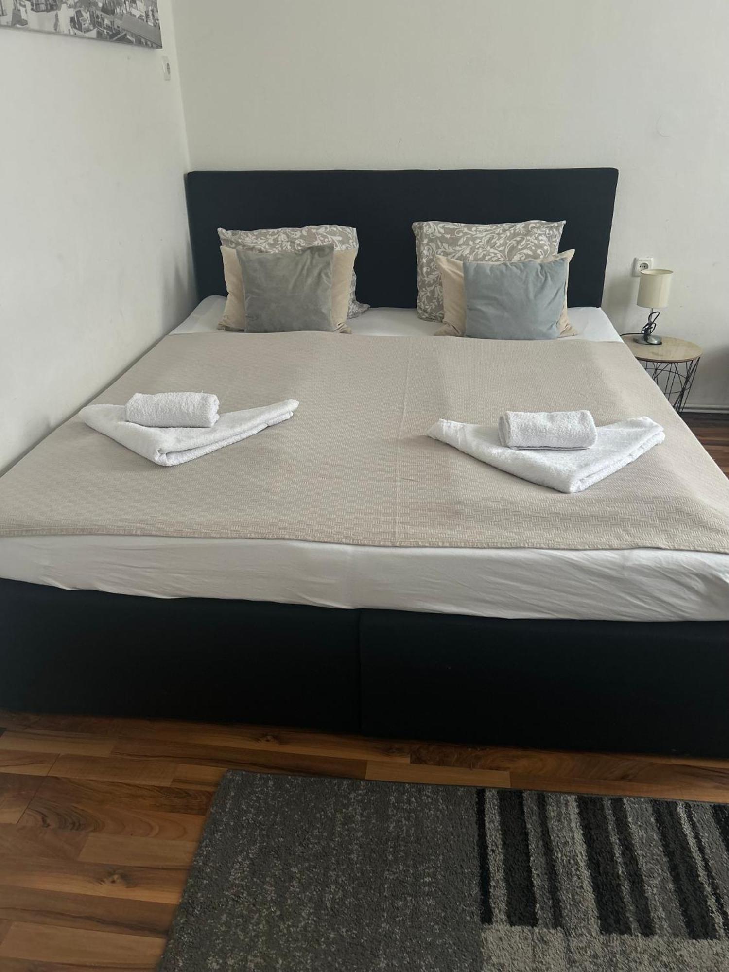 Paower Apartment Wina Bagian luar foto